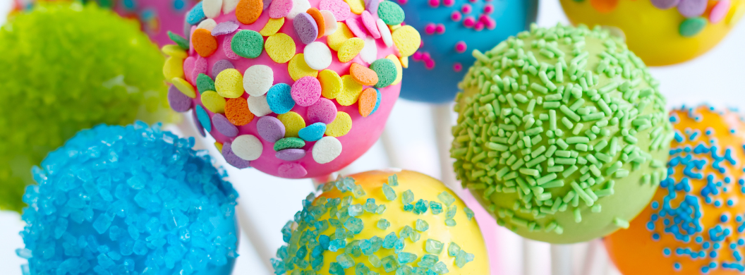 Słodka oprawa kluczem do sukcesu, czyli jak dekoracje wpływają na sprzedaż w cukierniach, piekarniach i letnich punktach z lodami?